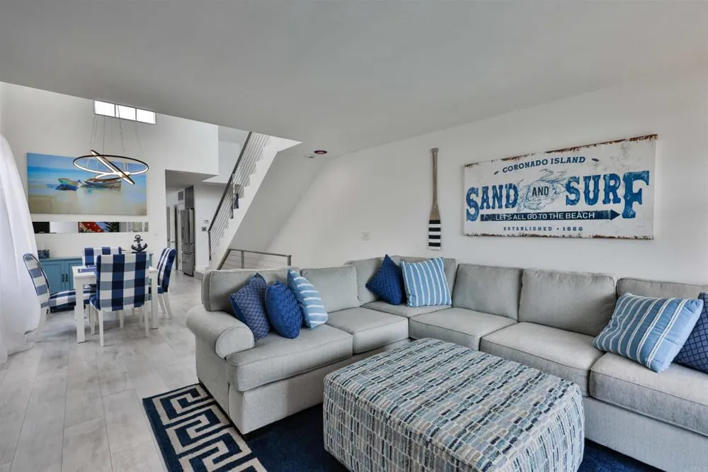 942 D AVENUE #B Coronado, CA 92118