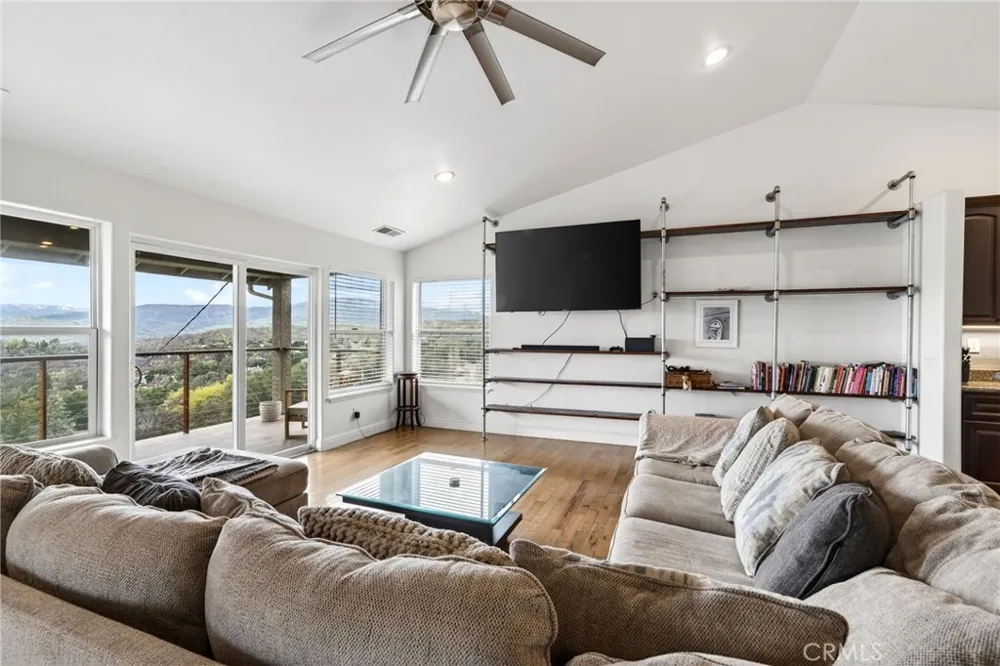 17437 Greenridge Hidden Valley Lake, CA 95467