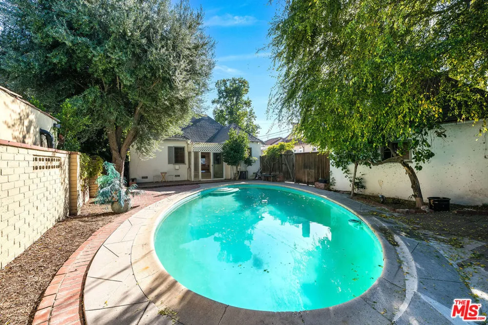 10435 Whipple Street Toluca Lake, CA 91602