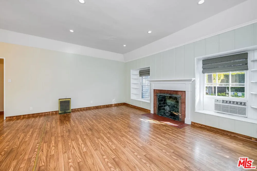 10435 Whipple Street Toluca Lake, CA 91602