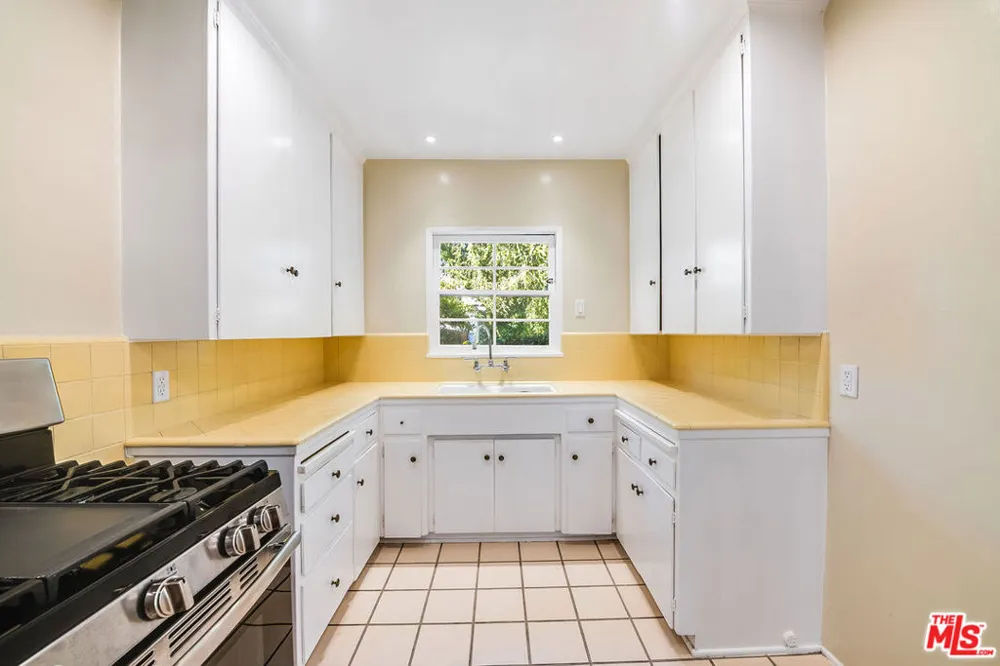 10435 Whipple Street Toluca Lake, CA 91602