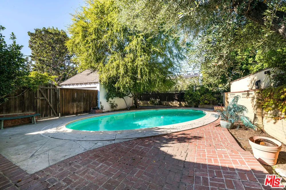 10435 Whipple Street Toluca Lake, CA 91602