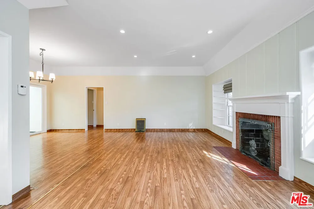 10435 Whipple Street Toluca Lake, CA 91602