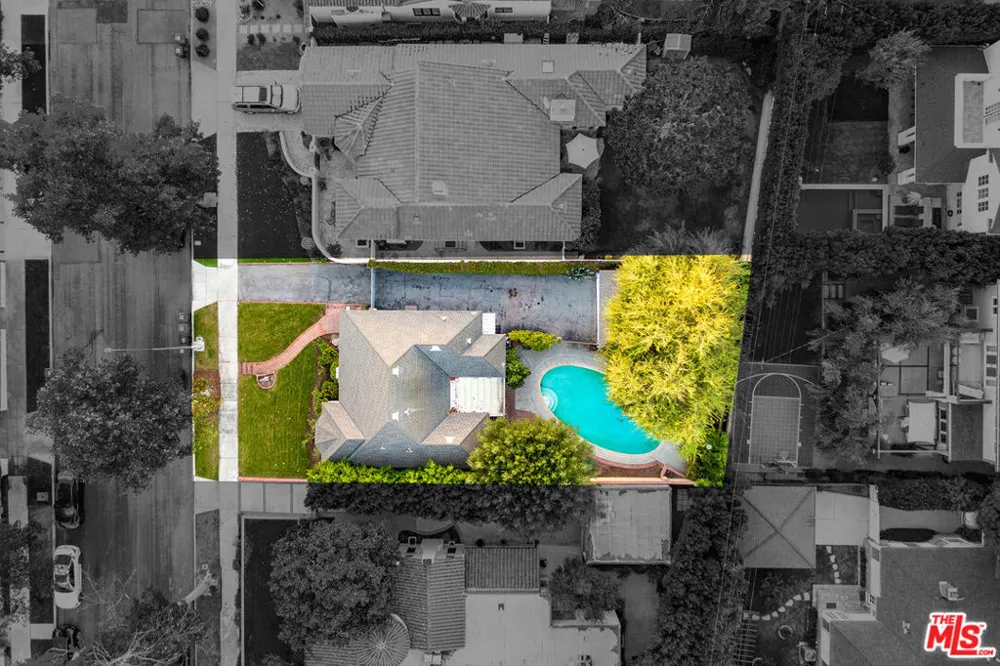10435 Whipple Street Toluca Lake, CA 91602