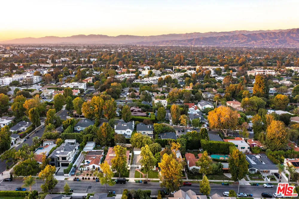 10435 Whipple Street Toluca Lake, CA 91602