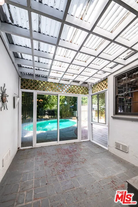 10435 Whipple Street Toluca Lake, CA 91602
