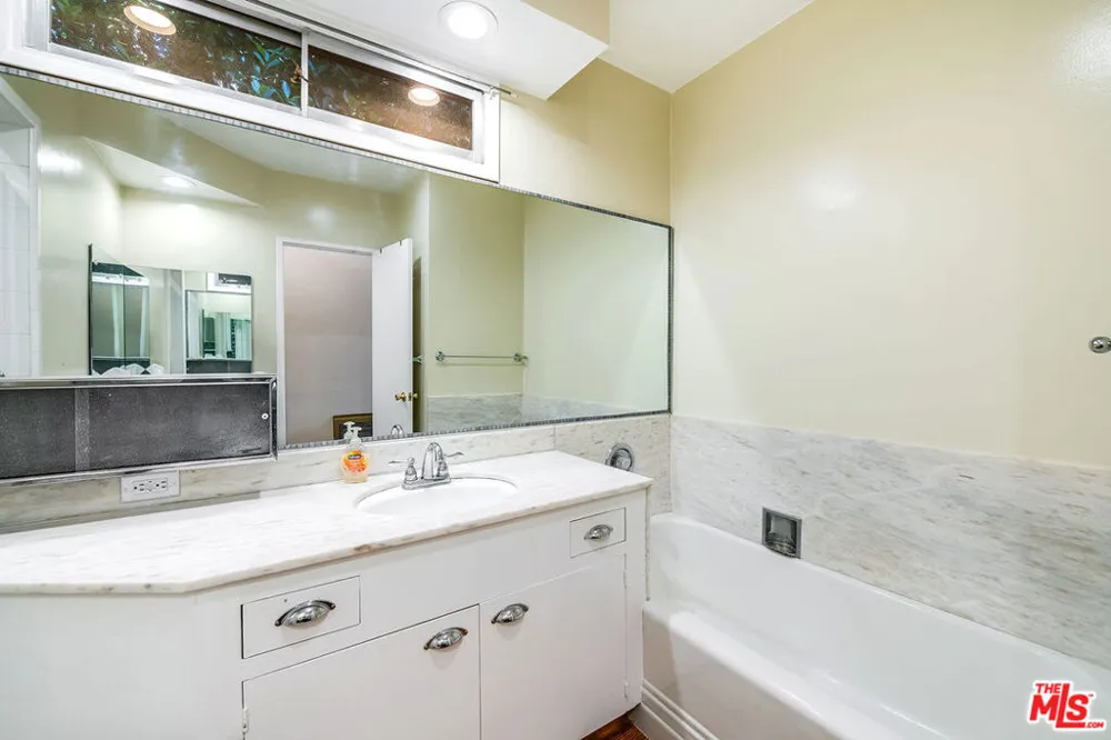 10435 Whipple Street Toluca Lake, CA 91602