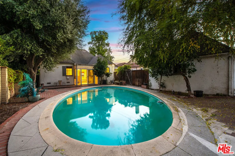 10435 Whipple Street Toluca Lake, CA 91602