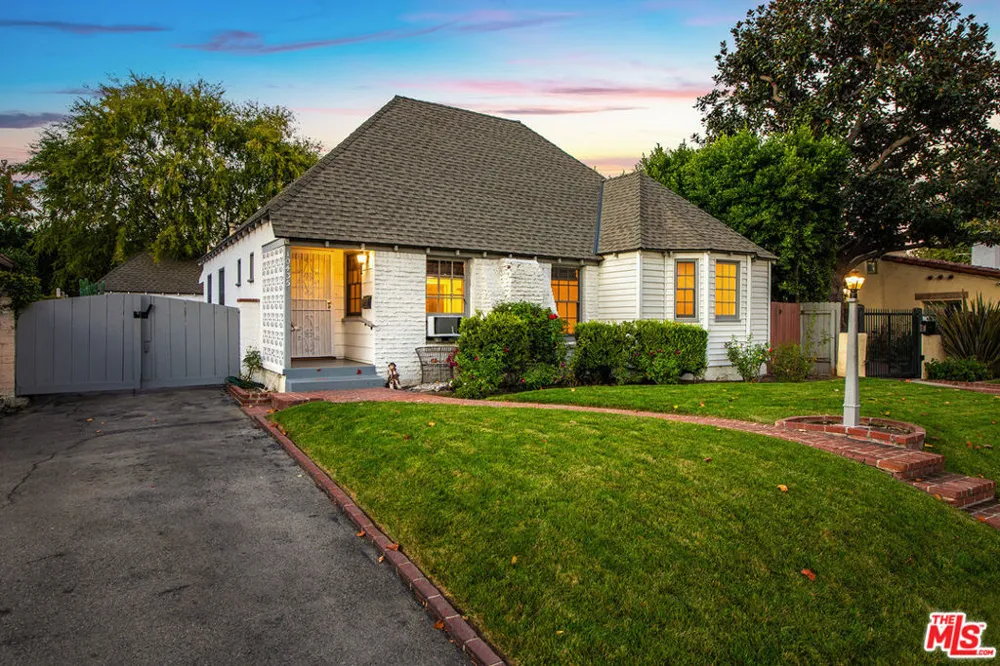 10435 Whipple Street Toluca Lake, CA 91602