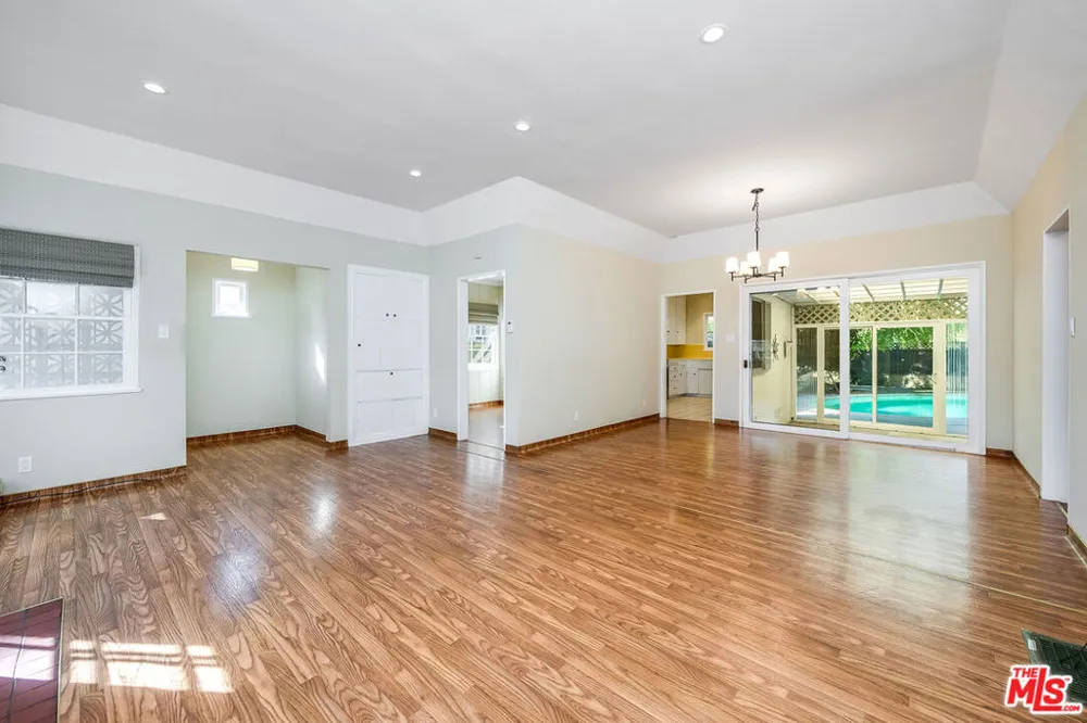 10435 Whipple Street Toluca Lake, CA 91602