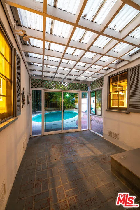 10435 Whipple Street Toluca Lake, CA 91602