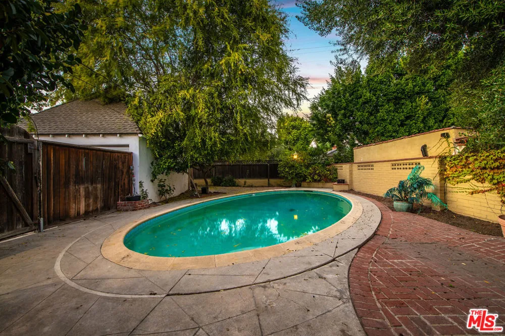 10435 Whipple Street Toluca Lake, CA 91602