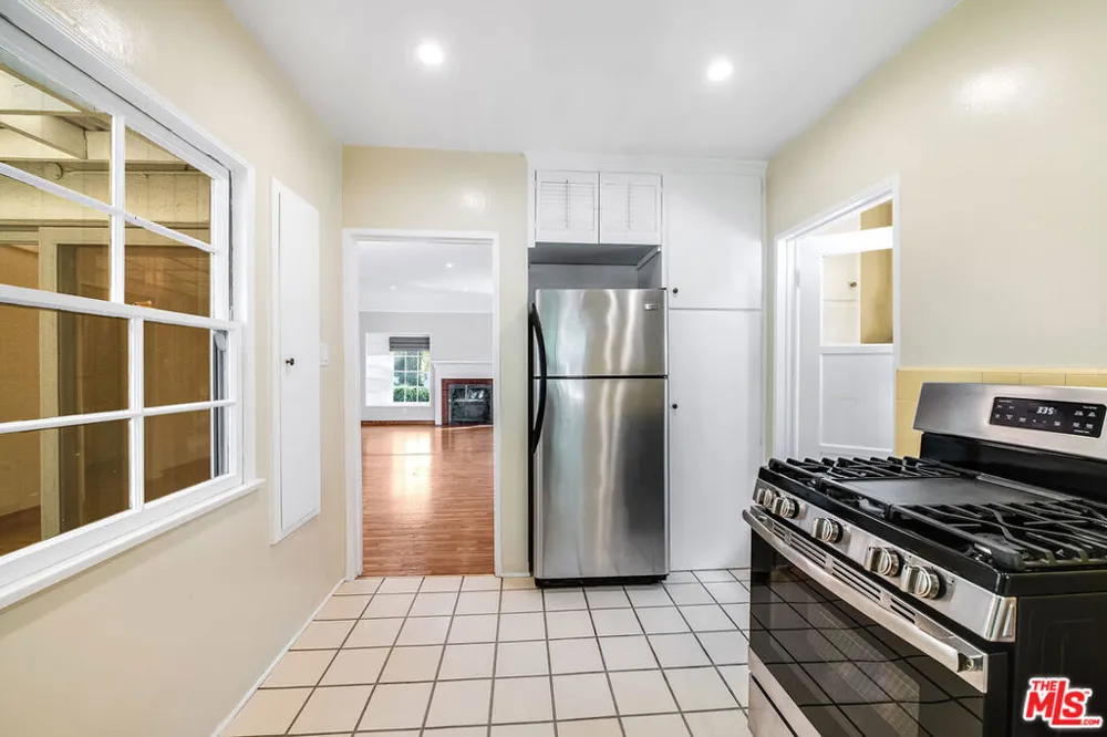 10435 Whipple Street Toluca Lake, CA 91602