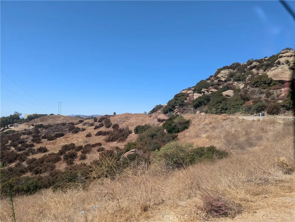 40 NORTH AMERICAN CUT OFF ROAD West Hills, CA 91304