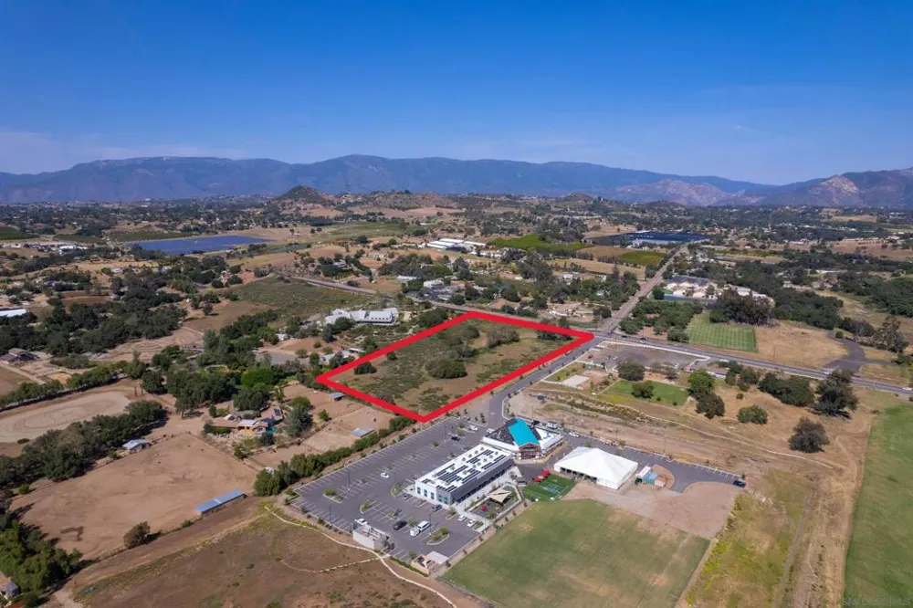 6 Cole Grade Rd Valley Center, CA 92082