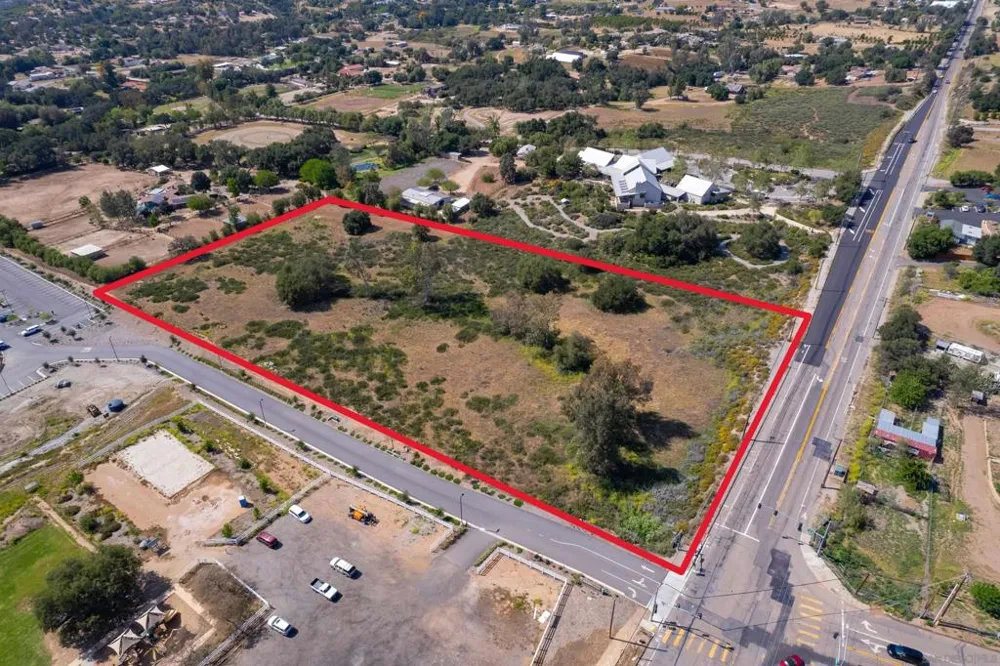 6 Cole Grade Rd Valley Center, CA 92082