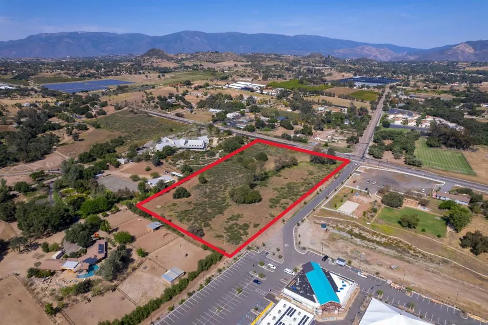 6 Cole Grade Rd Valley Center, CA 92082