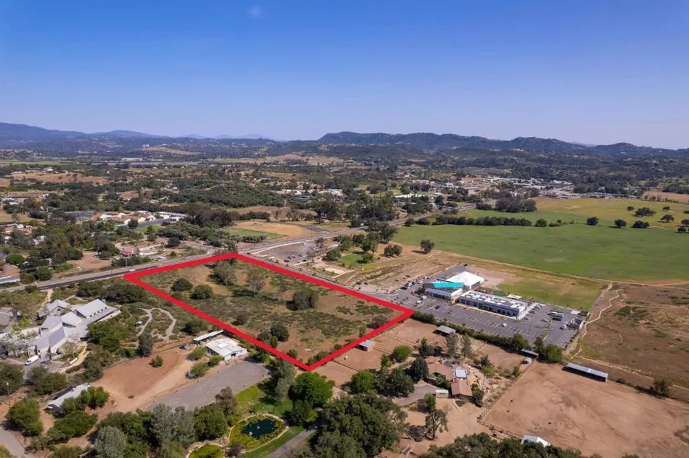 6 Cole Grade Rd Valley Center, CA 92082