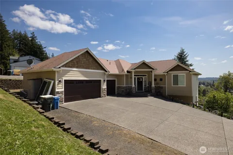 1895 SE Maple Drive