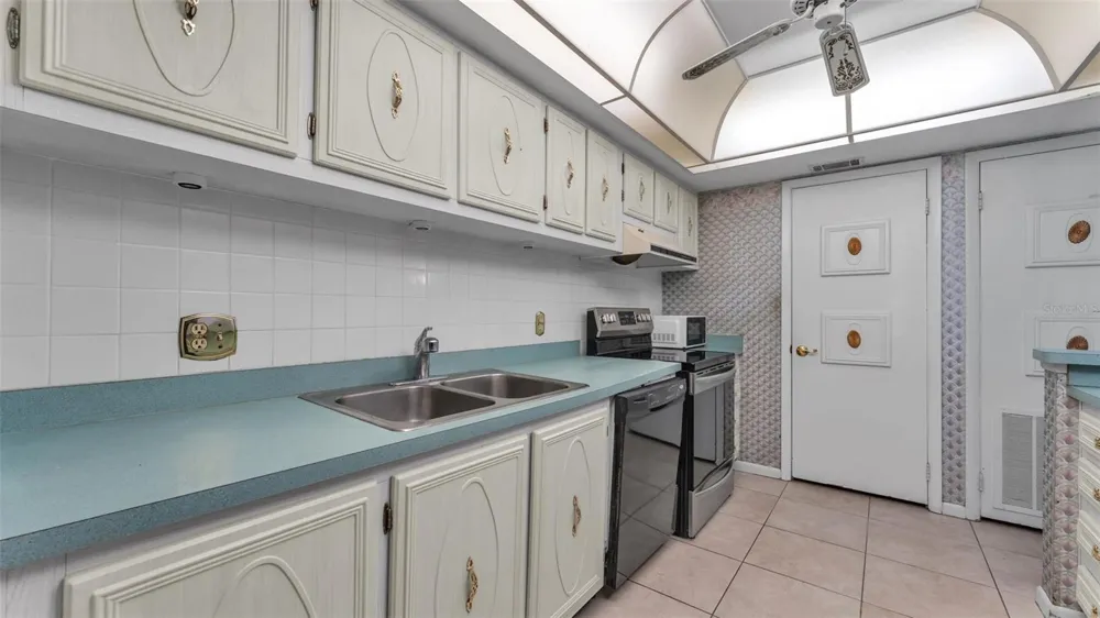 1130 LAKE PARKER AVENUE #A109 Lakeland, FL 33805