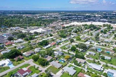 1104 FRUITLAND AVE. Bradenton, FL 34207