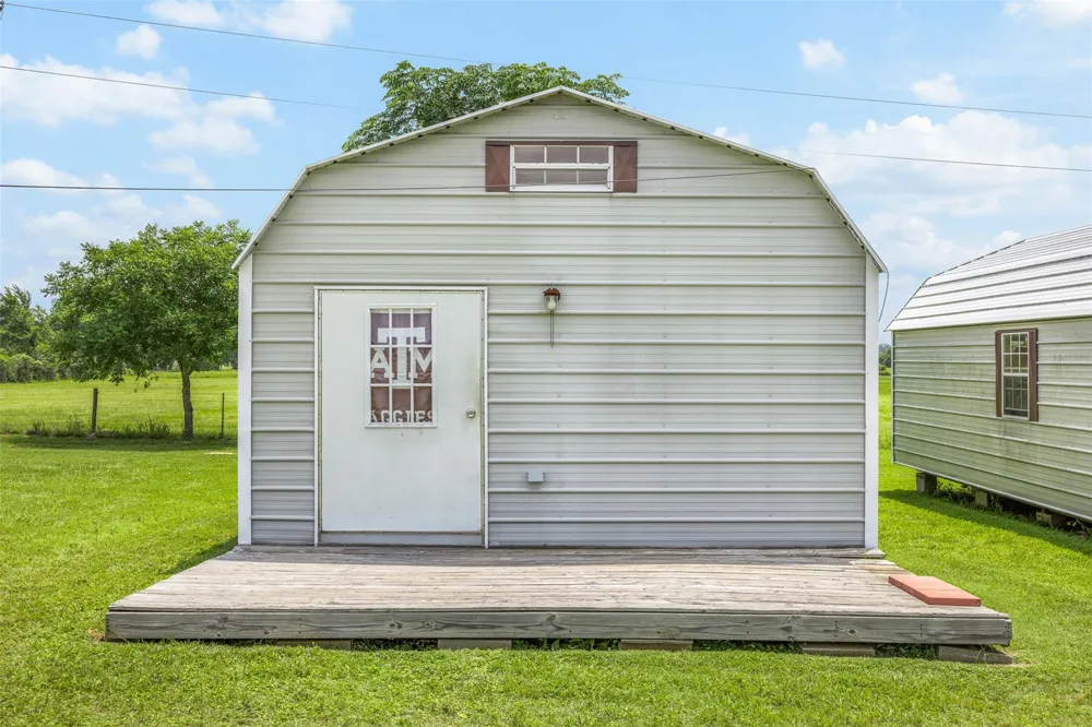 1122 County Road 344 Lexington, TX 78947