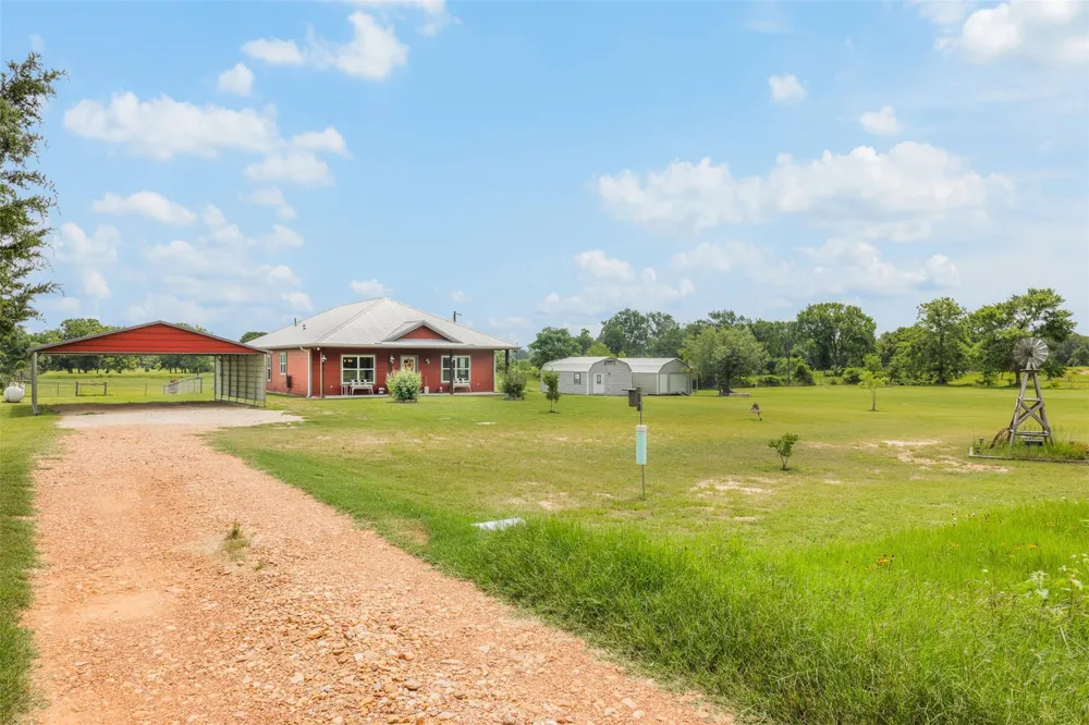 1122 County Road 344 Lexington, TX 78947