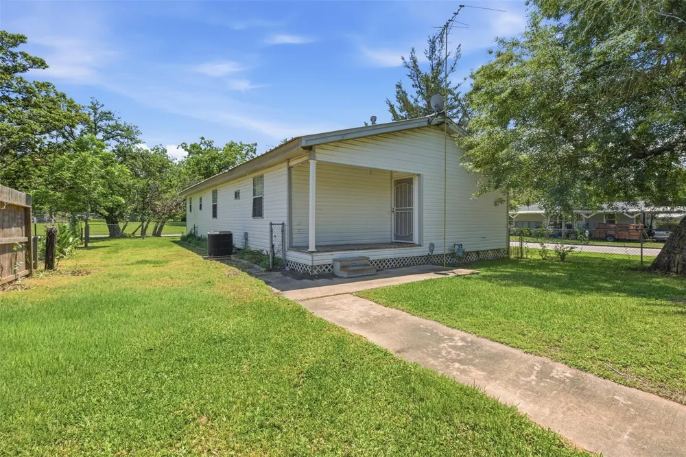 1310 Brazos Street Hempstead, TX 77445