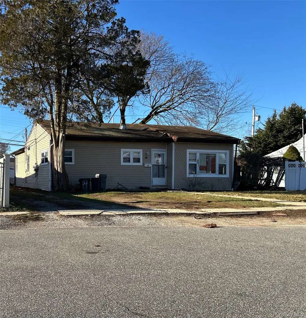 14 Chevy Chase Amityville, NY 11701