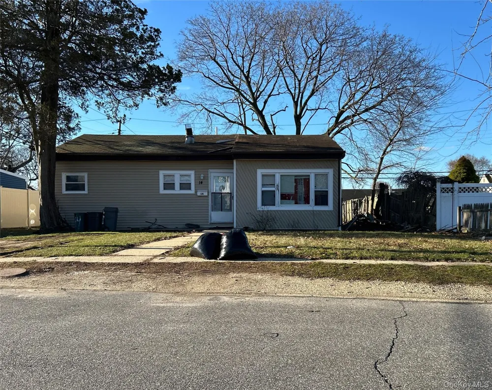 14 Chevy Chase Amityville, NY 11701