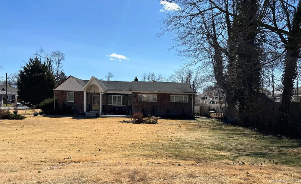 38 Hilltop Lane Wheatley Heights, NY 11798