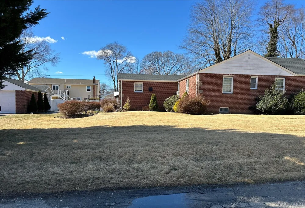 38 Hilltop Lane Wheatley Heights, NY 11798