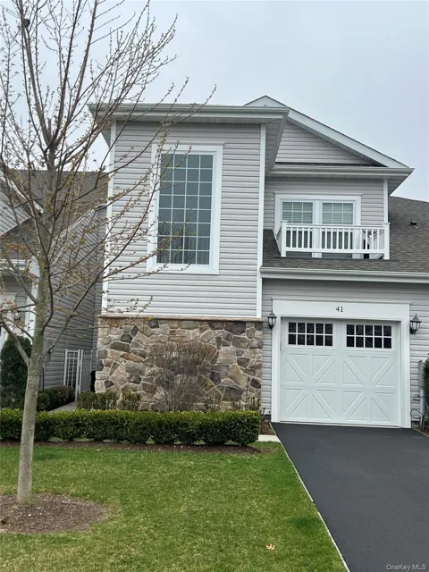41 Greentree Court