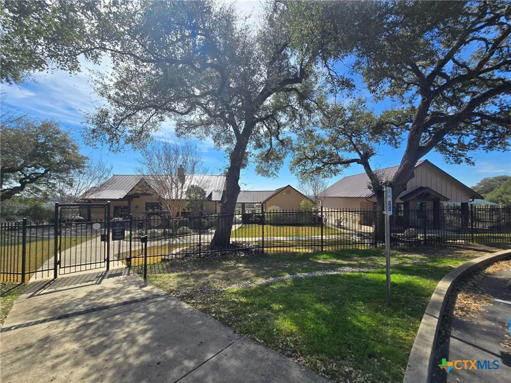 206 Falling Hills New Braunfels, TX 78132