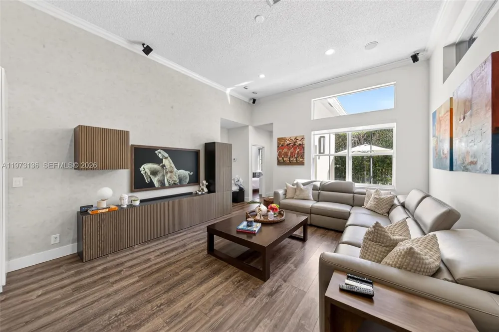 1623 Blue Jay Cir Weston, FL 33327