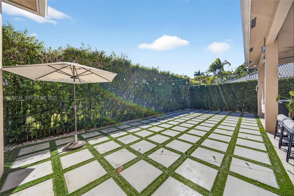 1623 Blue Jay Cir Weston, FL 33327