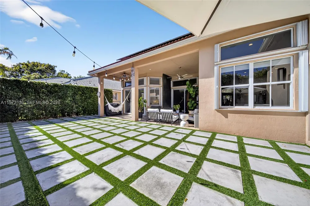 1623 Blue Jay Cir Weston, FL 33327