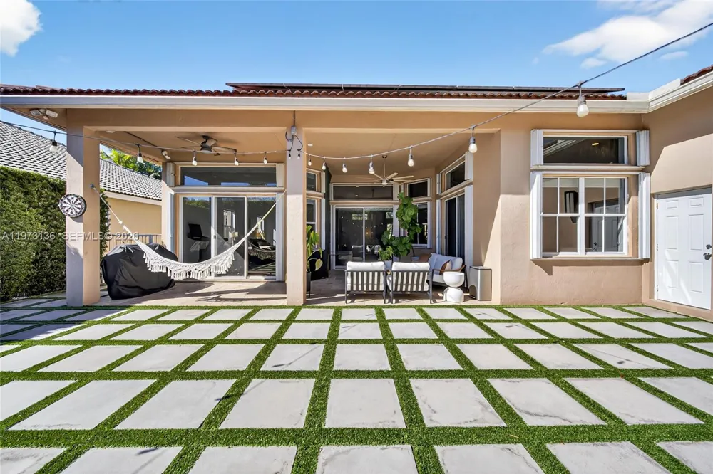 1623 Blue Jay Cir Weston, FL 33327