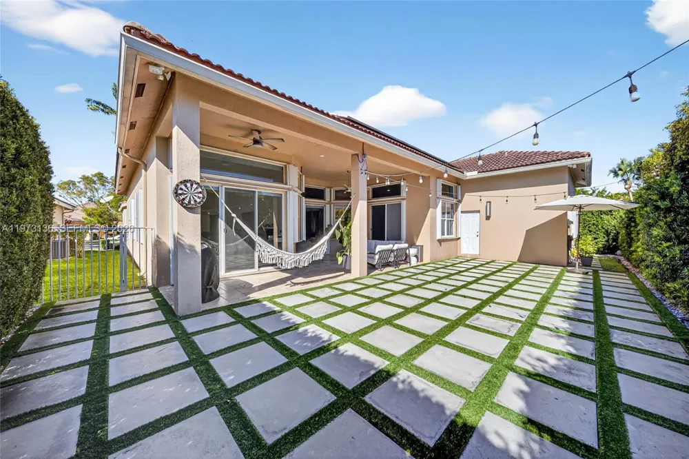 1623 Blue Jay Cir Weston, FL 33327