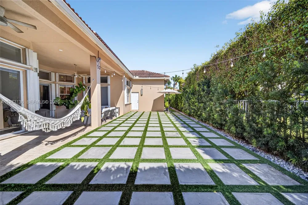 1623 Blue Jay Cir Weston, FL 33327