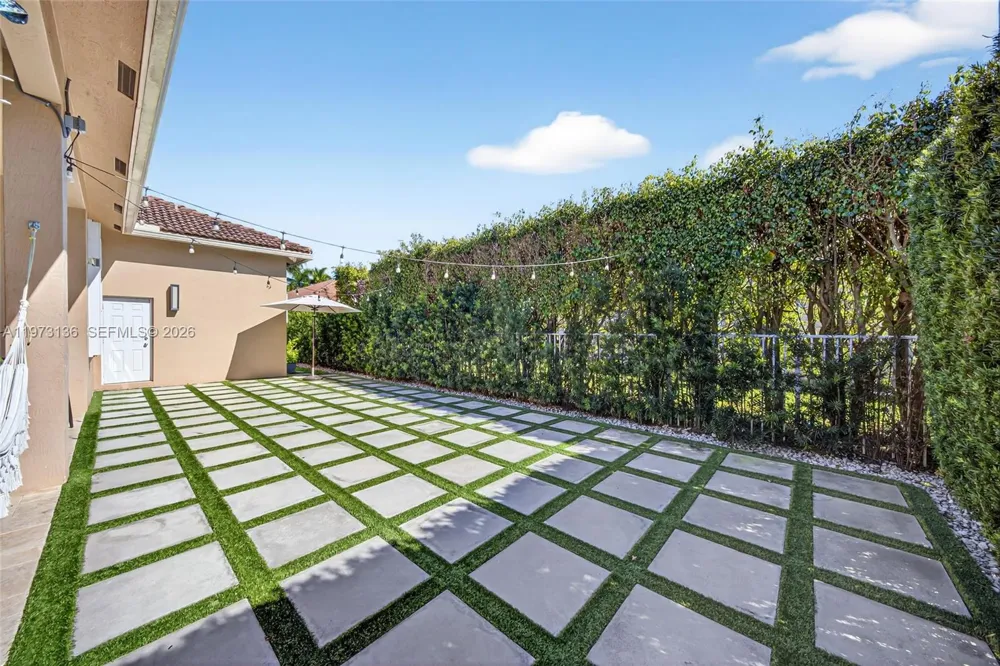 1623 Blue Jay Cir Weston, FL 33327