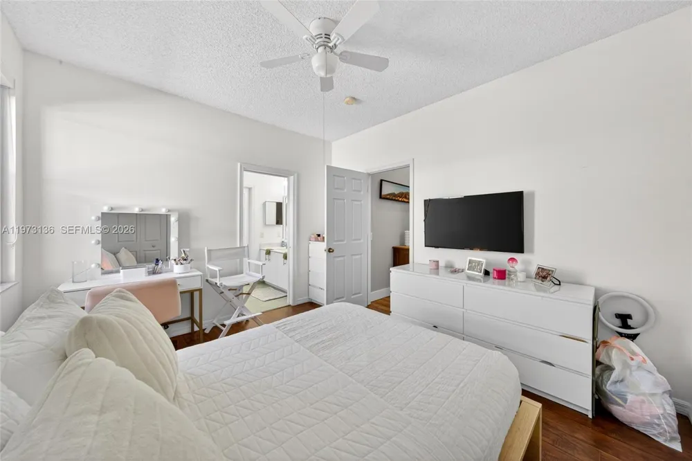 1623 Blue Jay Cir Weston, FL 33327