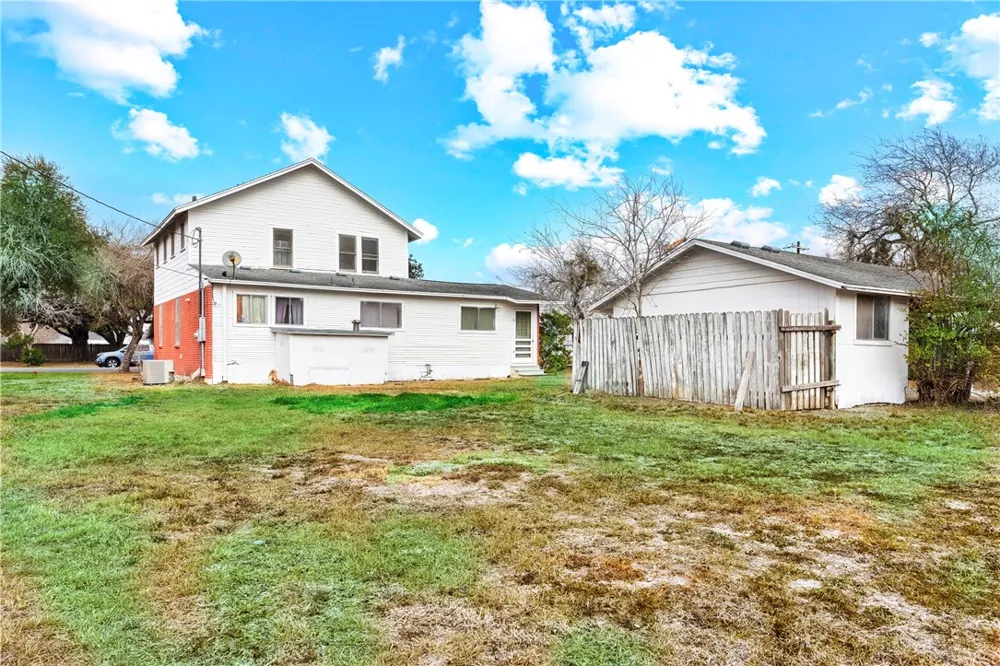1016 E. Market Sinton, TX 78387