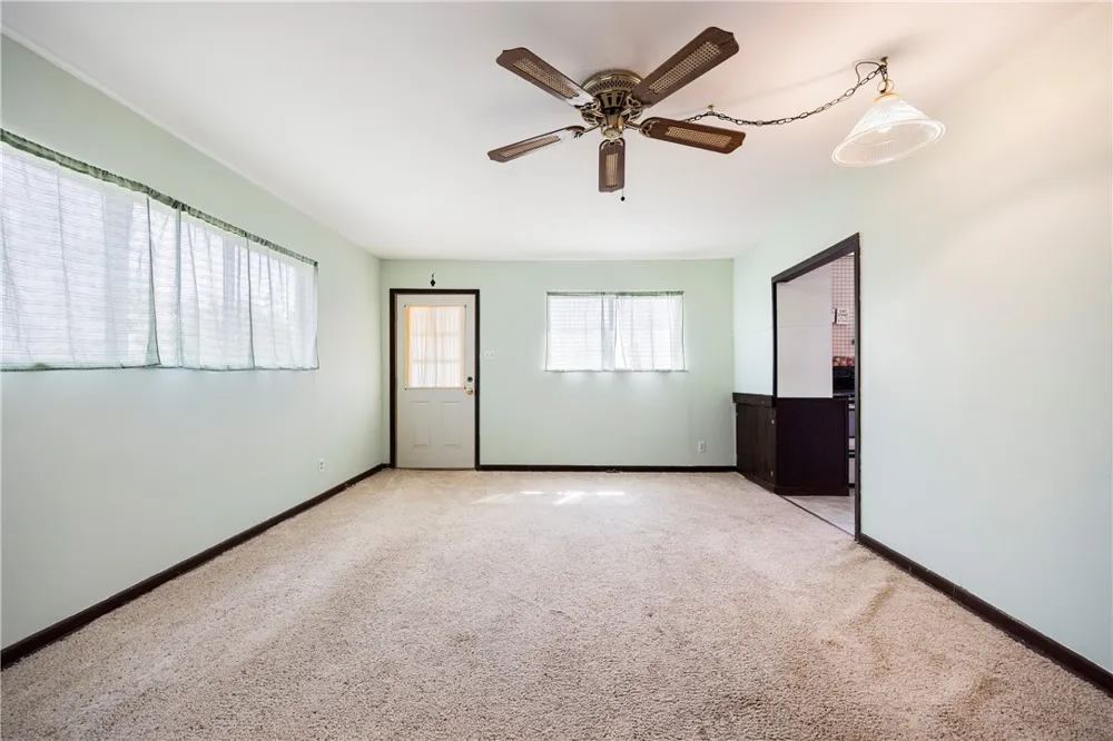 1016 E. Market Sinton, TX 78387