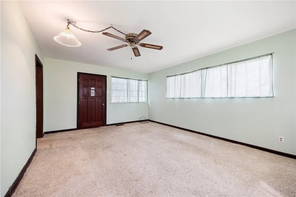 1016 E. Market Sinton, TX 78387