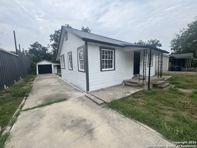 1210 SIMS AVE San Antonio, TX 78225