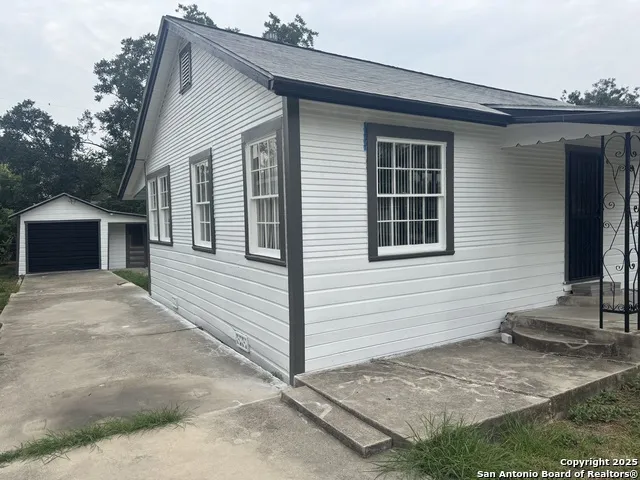 1210 SIMS AVE San Antonio, TX 78225