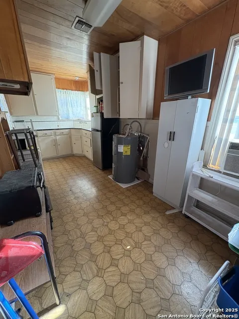 1210 SIMS AVE San Antonio, TX 78225