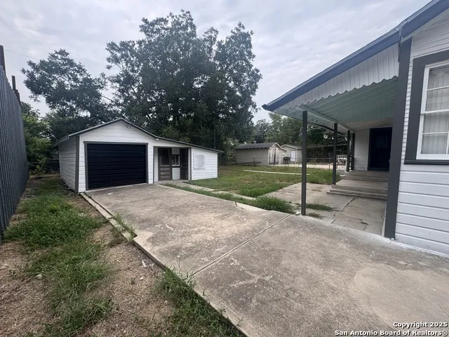1210 SIMS AVE San Antonio, TX 78225