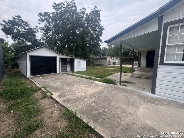 1210 SIMS AVE San Antonio, TX 78225